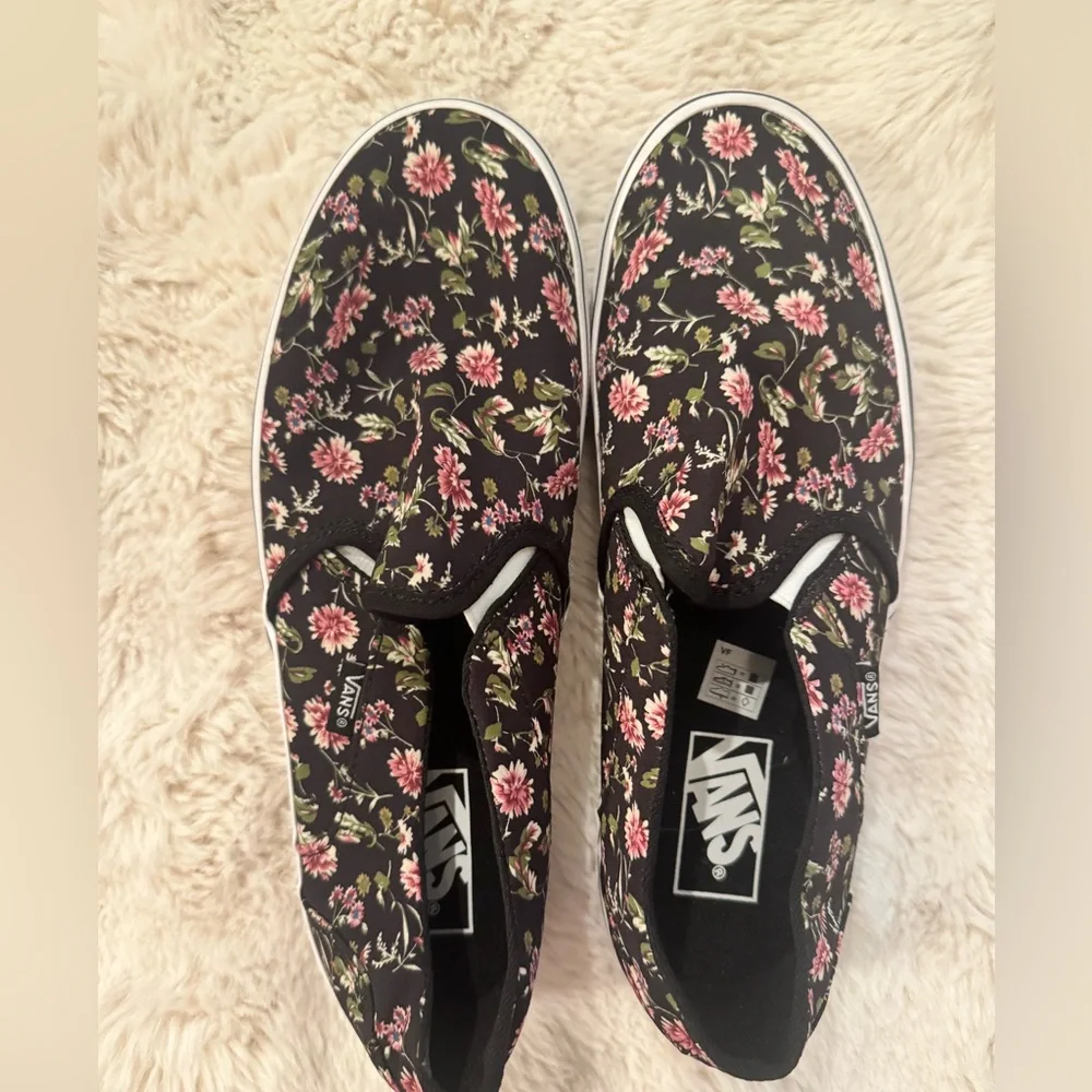Vans Slip-On Floral Canvas Sneakers - Black with Pink Floral NWOT - Picture 4 of 7